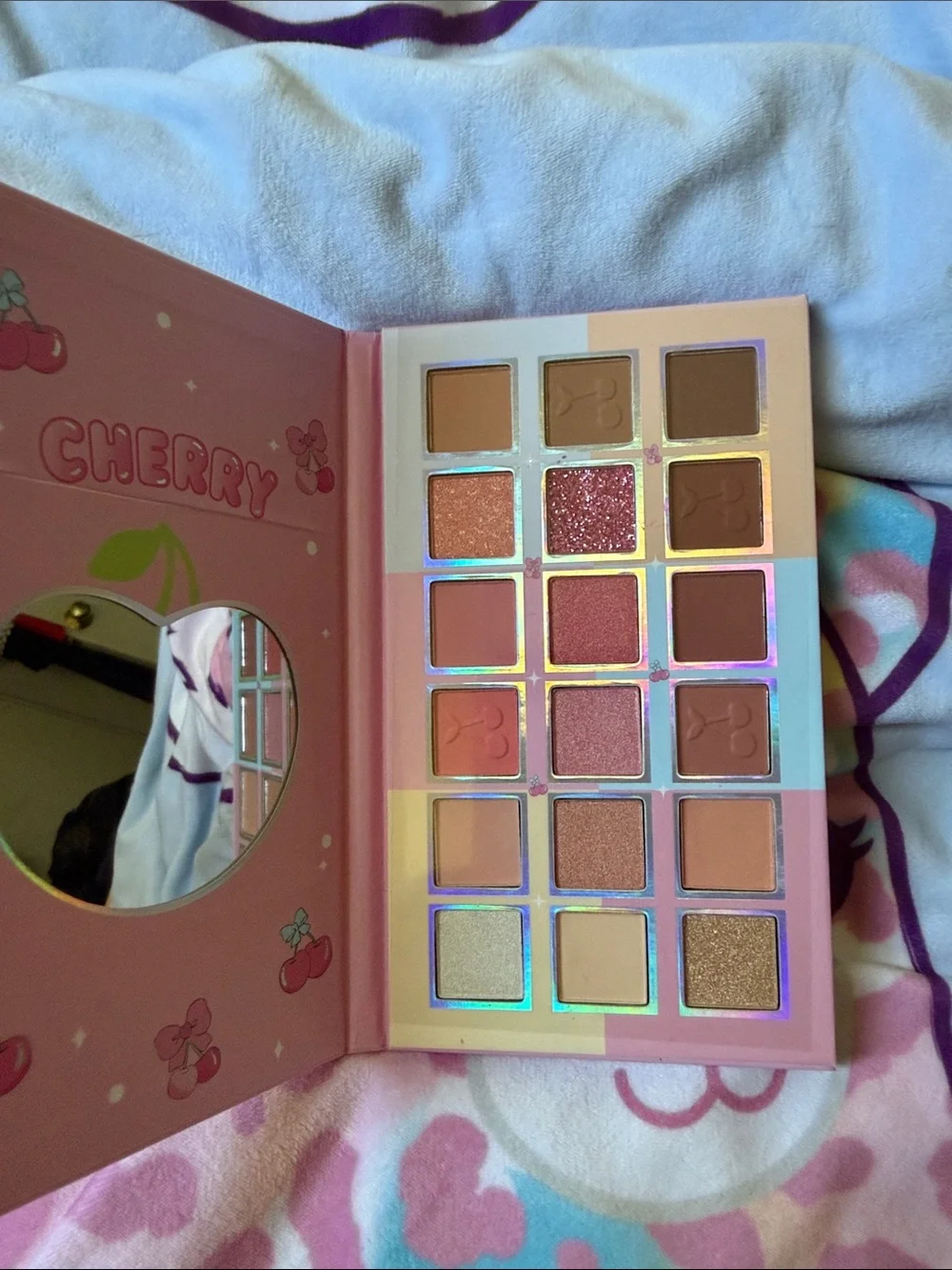 Cherry 18-Color Eyeshadow Palette - Pink